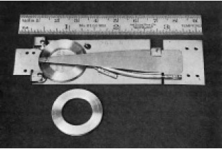 Mechanical extensometer.