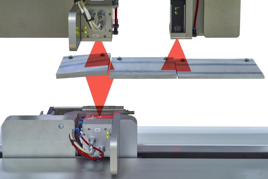 Thickness measurement with integrated width measurement in a single system.