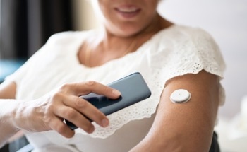 Microelectronic Systems for Blood Glucose Monitoring