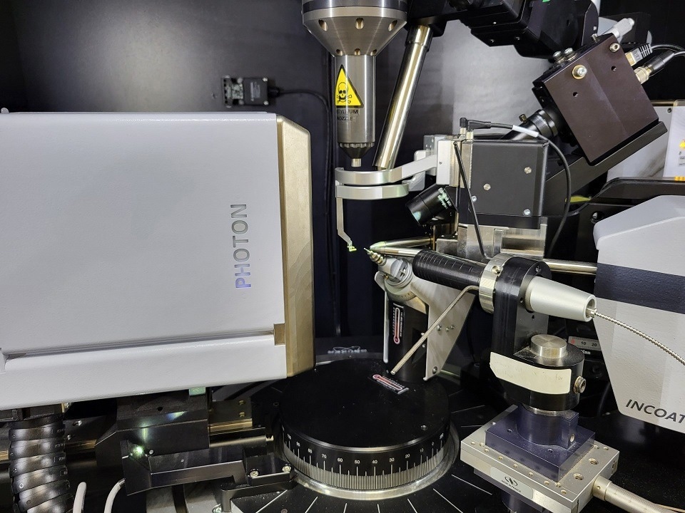Confocal Measurement System Enables Faster, More Accurate Centring of Diamond-Anvil Cells at The University of Edinburgh
