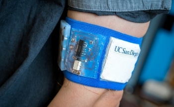 Wearable Energy-Efficient Cooling and Heating Patch